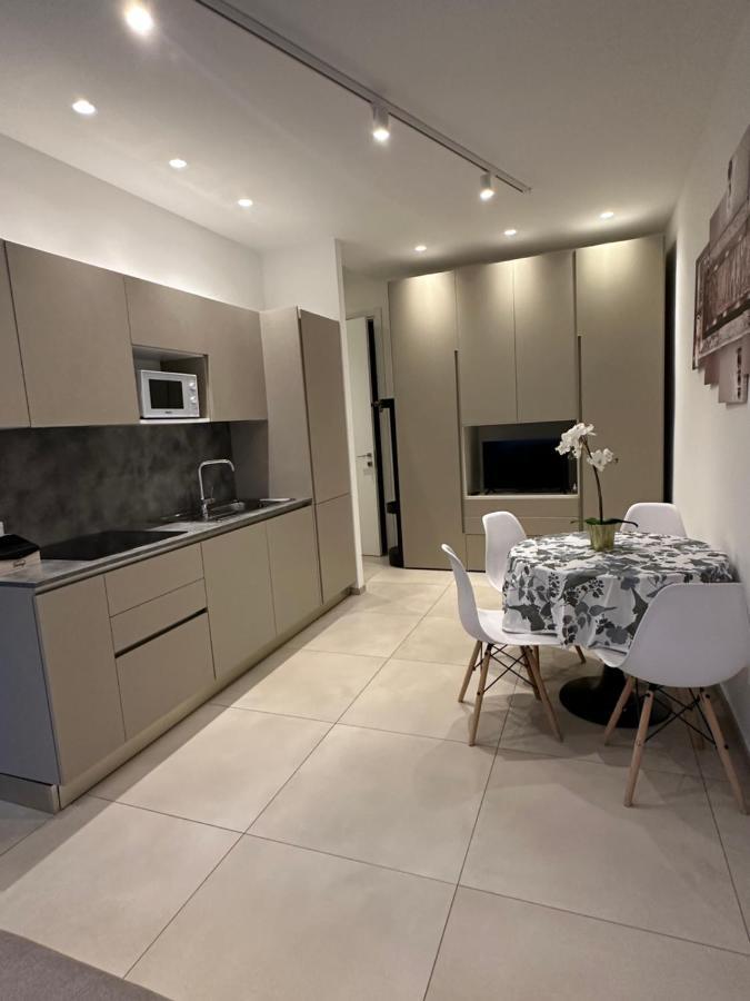 Apartments Ennio Top Class Bari Bagian luar foto