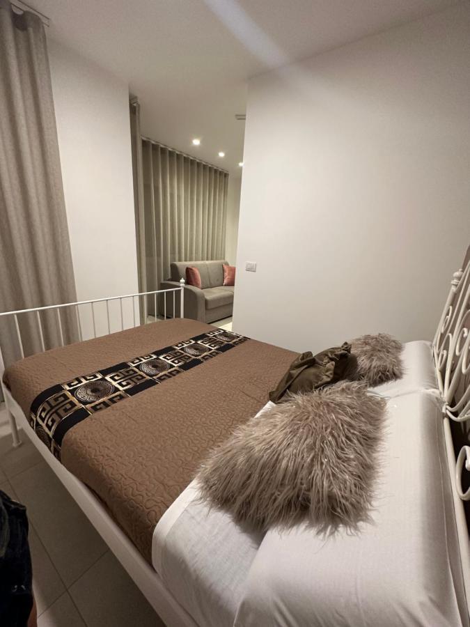 Apartments Ennio Top Class Bari Bagian luar foto