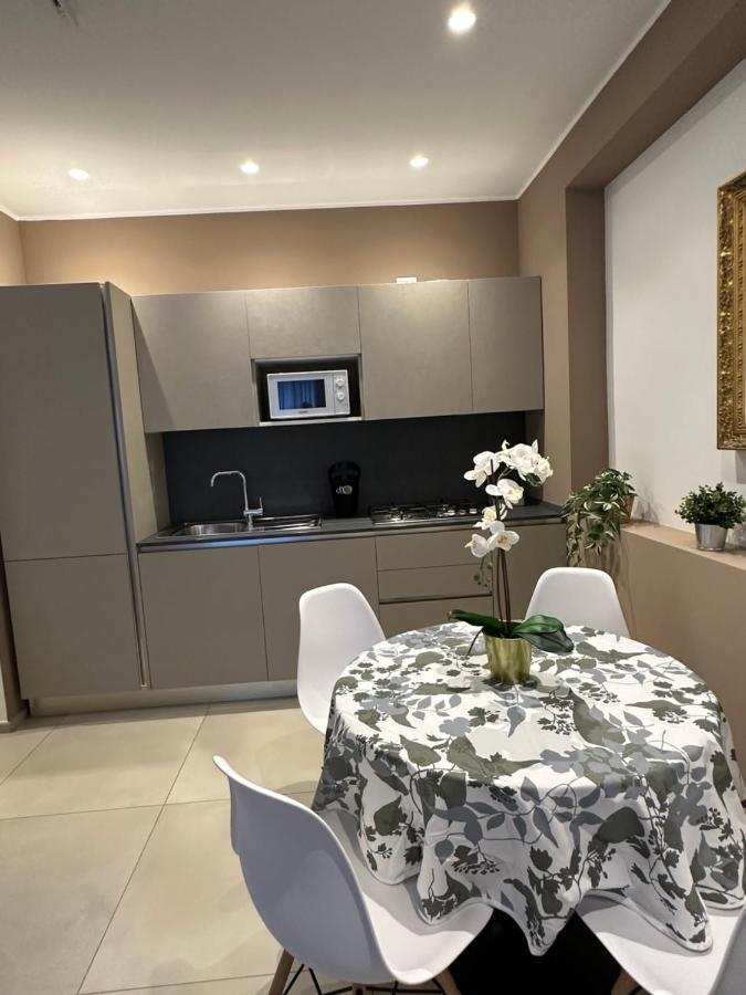 Apartments Ennio Top Class Bari Bagian luar foto
